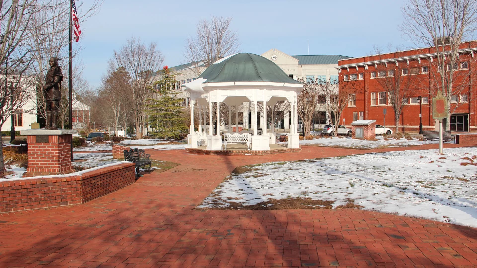 The gazebo and historic buildings in Canton town square, Georgia.
