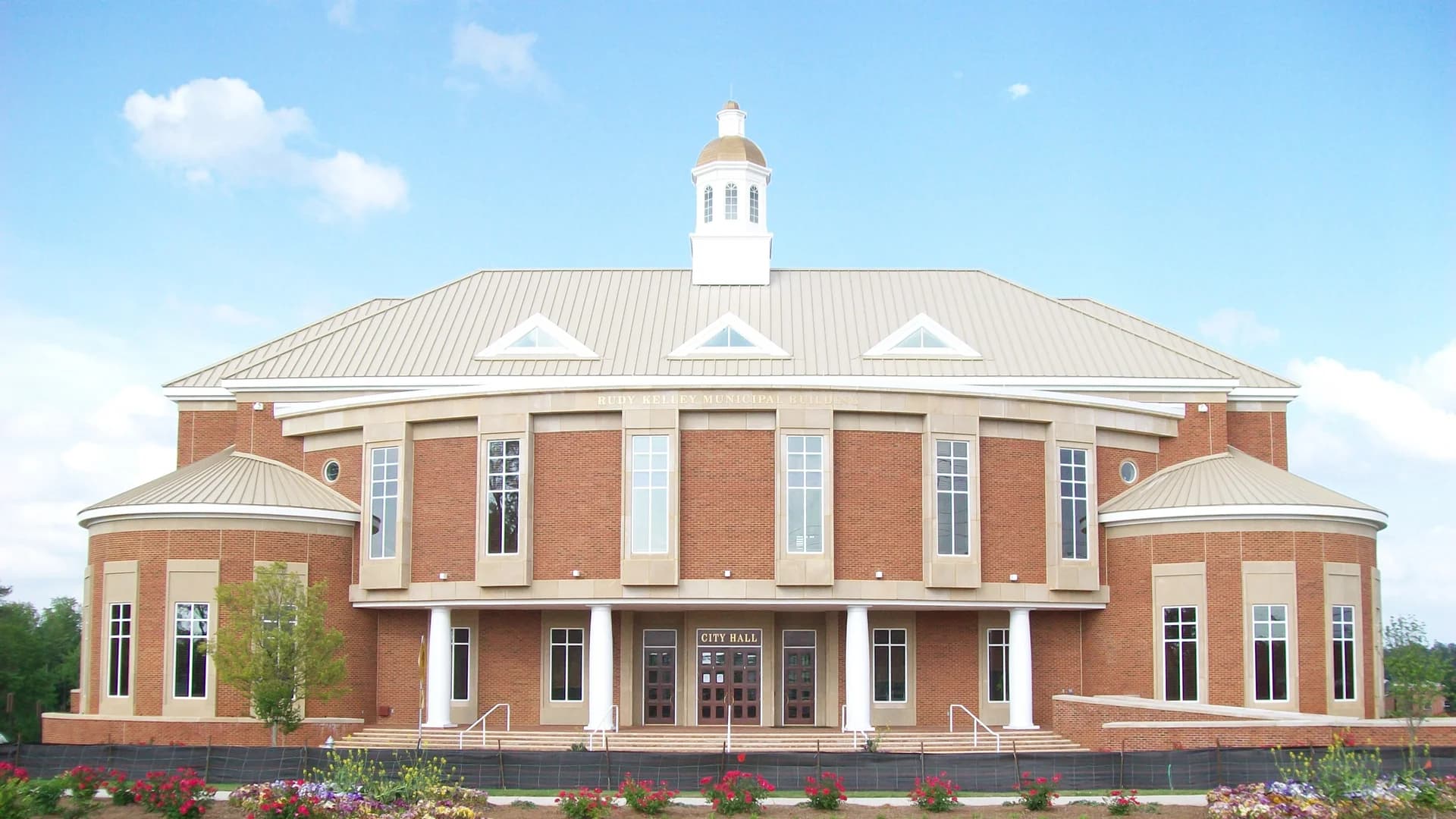 The red brick facade and cupola of Stockbridge City Hall in Georgia.